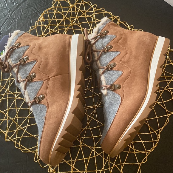 NWT Ortholite suede booties Cognac in color with a touch of gray women size 9.5M - Picture 4 of 9